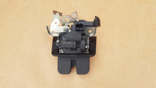 Broasca haion portbagaj Audi A3 8V 2 usi 8K9827505A 8K9 827 505 A - Dezmembrari Auto