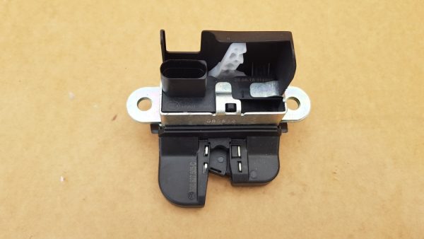 Broasca haion VW Golf 7 combi 5G0827505C 5G0 827 505 C - Dezmembrari Auto