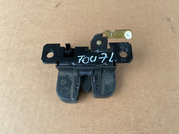 Broasca haion VW Touareg 7l 7L6827505 7L6 827 505 - Dezmembrari Auto