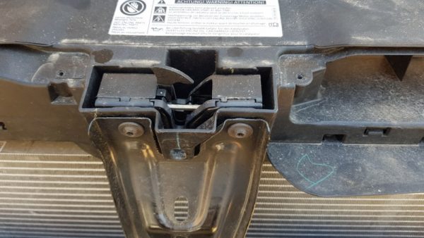 Broasca trager capota fata VW Jetta 2016 - Dezmembrari Auto