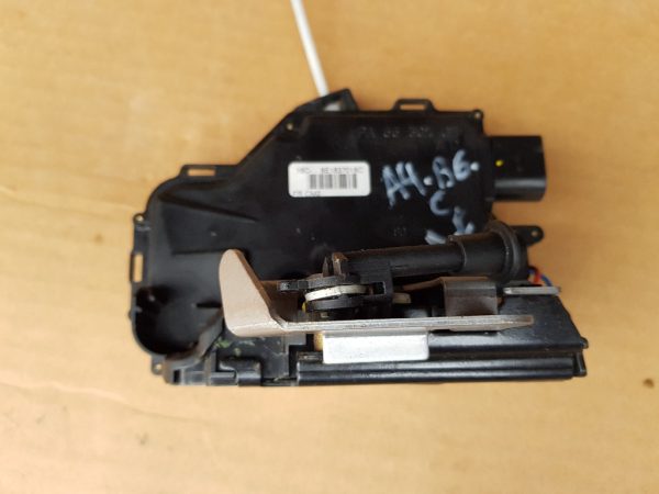 Broasca usa dreapta fata Audi A4 B6 8E1837016C 8E1 837 016 C - Dezmembrari Auto