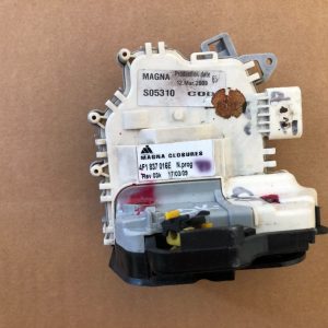 Broasca usa dreapta fata Audi A6 4F 4F1837016E 4F1 837 016 E - Dezmembrari Auto