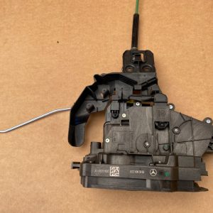 Broasca usa dreapta fata Mercedes C-Class W205 A2220063999 - Dezmembrari Auto
