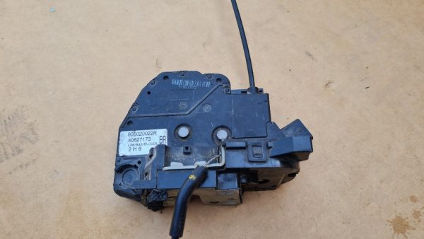 Broasca usa dreapta fata Renault Fluence 2011 805020022R - Dezmembrari Auto