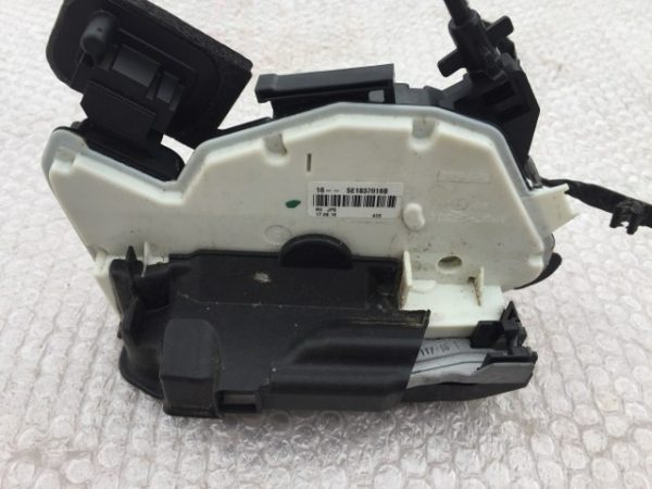 Broasca usa dreapta fata VW Golf 7 5E1 837 016 B 5E1837016B - Dezmembrari Auto