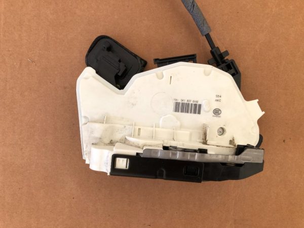 Broasca usa dreapta fata VW Golf 7 5K1837016E 5K1 837 016 E - Dezmembrari Auto