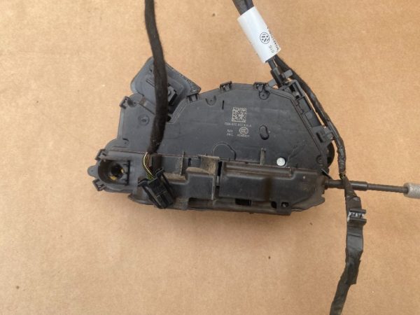 Broasca usa dreapta fata VW Golf 7 5TC837016A 5TC 837 016 A - Dezmembrari Auto