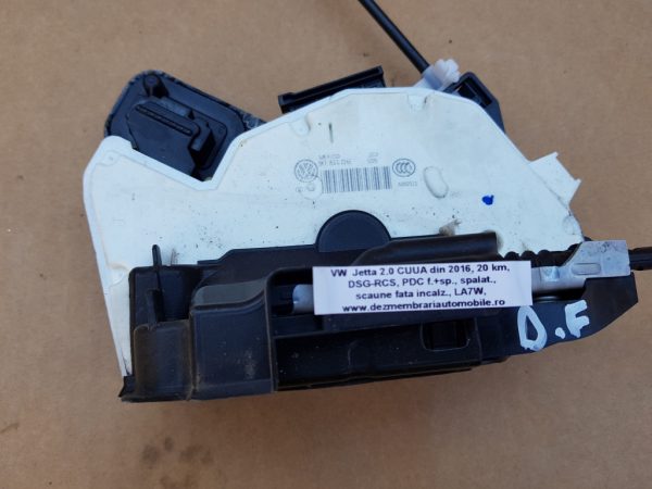 Broasca usa dreapta fata VW Jetta 2016 5K1837016E 5K1 837 016 E - Dezmembrari Auto
