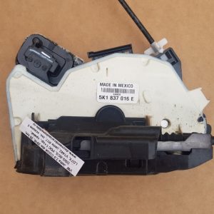 Broasca usa dreapta fata VW Jetta 2016 5K1837016E 5K1 837 016 E - Dezmembrari Auto