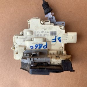 Broasca usa dreapta fata VW Passat B6 3C1837016A 3C1 837 016 A - Dezmembrari Auto