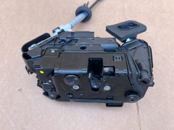 Broasca usa dreapta fata VW Passat B8.5 din 2022 la 0 km 5NB837016E 5NB 837 016 E - Dezmembrari Auto