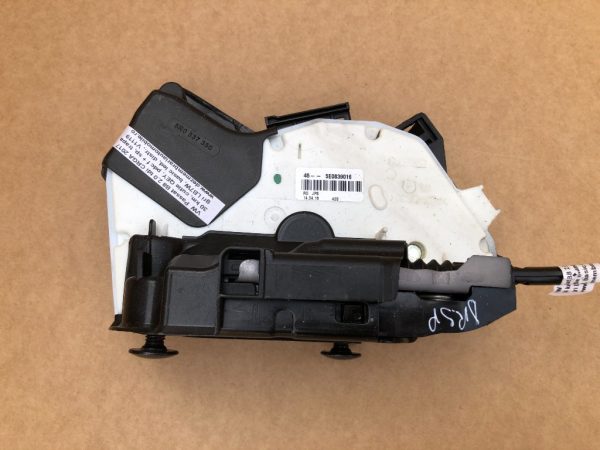 Broasca usa dreapta fata VW Passat B8 5E0839016 5E0 839 016 - Dezmembrari Auto
