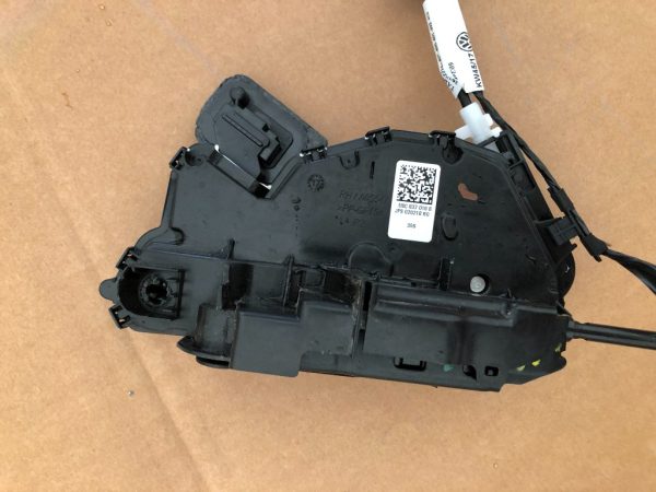 Broasca usa dreapta fata VW Passat B8 volan dreapta 5NC837016B 5NC 837 016 B - Dezmembrari Auto