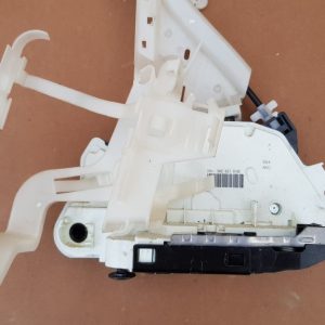 Broasca usa dreapta fata VW Passat CC 2016 volan dreapta 5N2837016E 5N2 837 016 E - Dezmembrari Auto