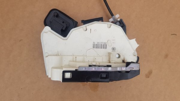 Broasca usa dreapta spate VW Golf 7 variant 5K4839016R 5K4 839 016 R - Dezmembrari Auto