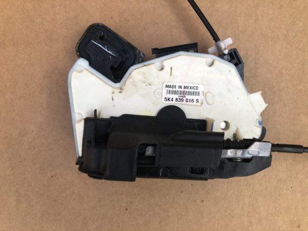Broasca usa dreapta spate VW Golf 7 variant 5K4839016S 5K4 839 016 S - Dezmembrari Auto