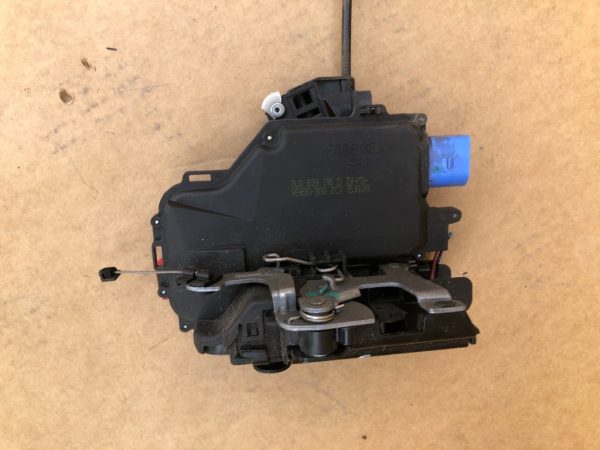Broasca usa dreapta spate VW Golf6 variant 7L0839016D 7L0 839 016 D - Dezmembrari Auto