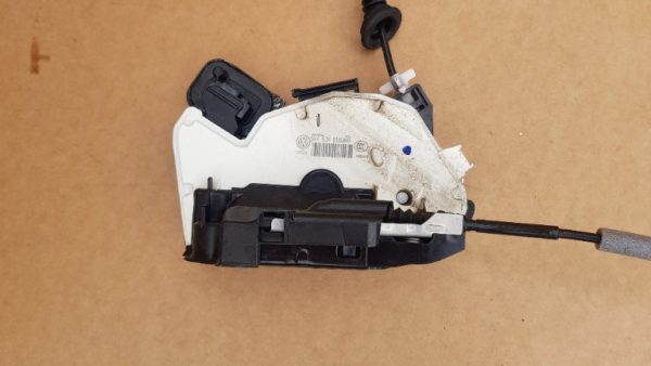 Broasca usa dreapta spate VW Jetta 2016 5K4839016Q 5K4 839 016 Q - Dezmembrari Auto