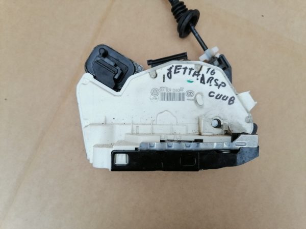 Broasca usa dreapta spate VW Jetta 2016 5K4839016Q 5K4 839 016 Q - Dezmembrari Auto