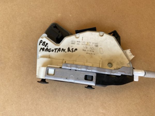 Broasca usa dreapta spate VW Passat B8 16D839016C 16D 839 016 C - Dezmembrari Auto