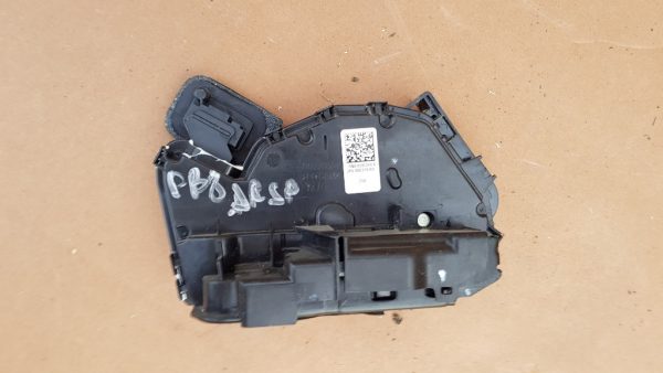 Broasca usa dreapta spate VW Passat B8 5NA839016B 5NA 839 016 B - Dezmembrari Auto