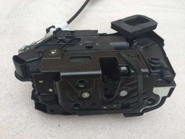 Broasca usa dreapta spate VW Passat B8 limuzina 5E0839016A 5E0 839 016 A - Dezmembrari Auto