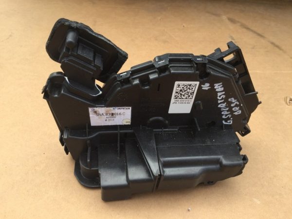 Broasca usa dreapta spate VW Sportsvan 2018 5NA 839 016C 5NA839016C - Dezmembrari Auto