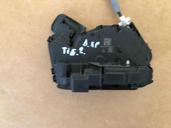 Broasca usa dreapta spate VW Tiguan 5TA839016E 5TA 839 016 E - Dezmembrari Auto