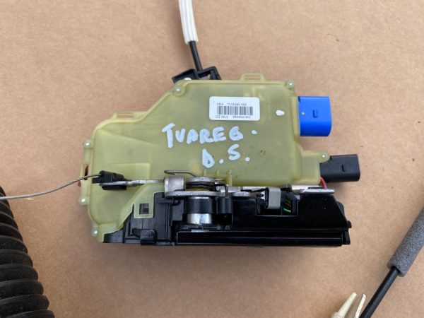 Broasca usa dreapta spate VW Touareg 7l 7L0839016G 7L0 839 016 G - Dezmembrari Auto