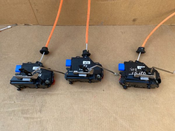 Broasca usa stanga fata Audi A3 8P 4E1837015 4E1 837 015 - Dezmembrari Auto