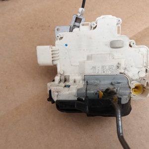 Broasca usa stanga fata Audi A4 B7 8E1837015AA 8E1 837 015 AA - Dezmembrari Auto