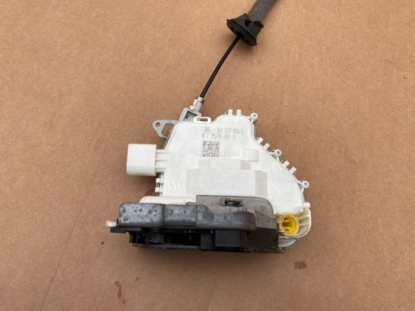 Broasca usa stanga fata Audi A6 C7 8J1837015E 8J1 837 015 E la 0 km - Dezmembrari Auto