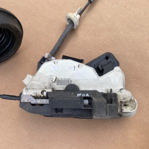 Broasca usa stanga fata VW Golf 7 5K1837015E 5K1 837 015 E - Dezmembrari Auto