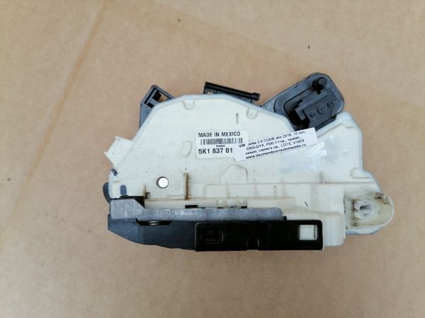 Broasca usa stanga fata VW Jetta 2016 5K1837015B 5K1 837 015 B - Dezmembrari Auto