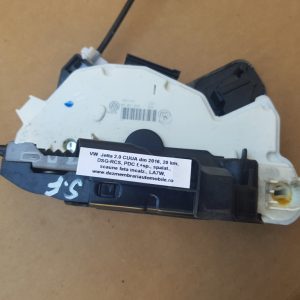 Broasca usa stanga fata VW Jetta 2016 5K1837015E 5K1 837 015 E - Dezmembrari Auto