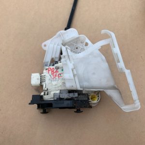 Broasca usa stanga fata VW Passat B6 3C1837015A 3C1 837 015 A - Dezmembrari Auto