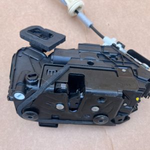 Broasca usa stanga fata VW Passat B8.5 din 2022 la 0 km 5NB837015E 5NB 837 015 E - Dezmembrari Auto
