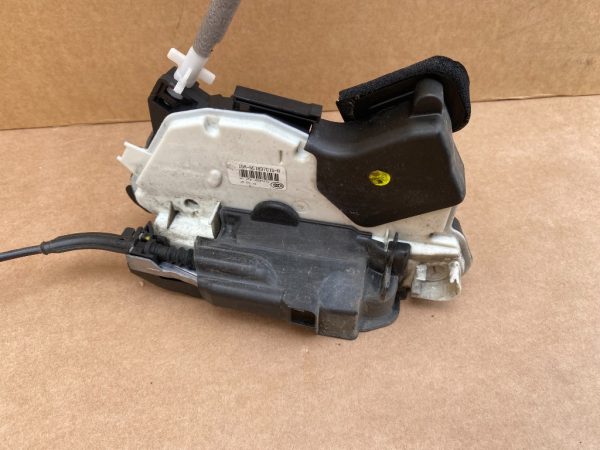 Broasca usa stanga fata VW Passat B8 5E1837015A 5E1 837 015 A - Dezmembrari Auto