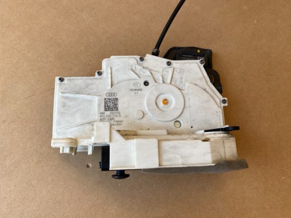 Broasca usa stanga spate Audi E-Tron 4K0839015Q 4K0 839 015 Q la 0 km - Dezmembrari Auto