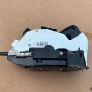 Broasca usa stanga spate VW Golf 7 5K4839015Q 5K4 839 015 Q la 0 km - Dezmembrari Auto