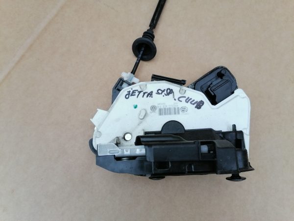 Broasca usa stanga spate VW Jetta 2016 5K4839015Q 5K4 839 015 Q - Dezmembrari Auto