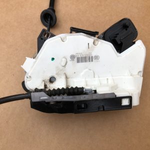 Broasca usa stanga spate VW Jetta 2017 5K4839015Q 5K4 839 015 Q - Dezmembrari Auto