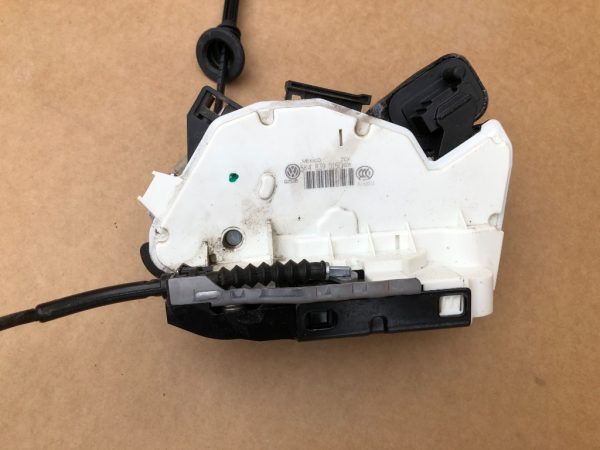 Broasca usa stanga spate VW Jetta 2017 5K4839015Q 5K4 839 015 Q - Dezmembrari Auto