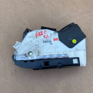 Broasca usa stanga spate VW Passat B8 5E0839015A 5E0 839 015 A - Dezmembrari Auto