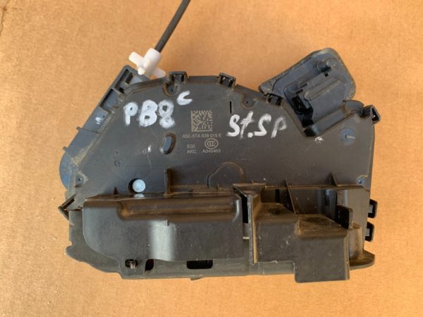 Broasca usa stanga spate VW Passat B8 5TA839015E 5TA 839 015 E - Dezmembrari Auto