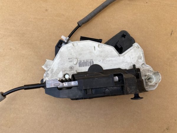 Broasca usa stanga VW Golf 7 2 usi 5K1837015F 5K1 837 015 F - Dezmembrari Auto