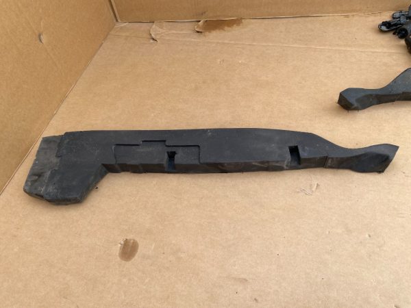 Burete aripa stanga VW Jetta 2017 5C6861235 5C6 861 235 - Dezmembrari Auto