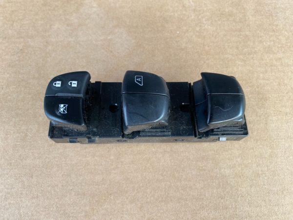 Butoane blocare deblocare geamuri si usi Nissan Qashqai 2016 - Dezmembrari Auto