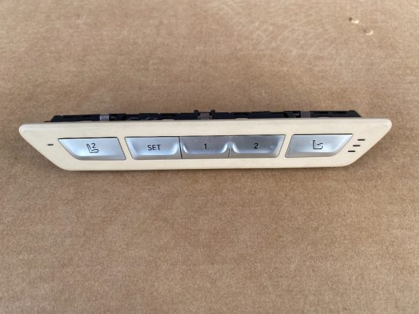 Butoane memorie scaune BMW G11 G12 18347910 - Dezmembrari Auto