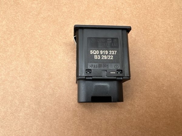 Buton airbag on off Audi A3 8Y din 2023 la 0 km 5Q0919237 5Q0 919 237 - Dezmembrari Auto